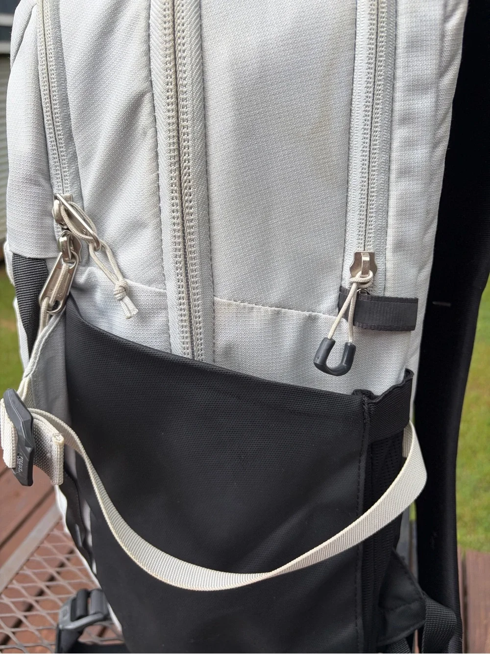 The North Face Light Gray and Black Recon Backpack 30L